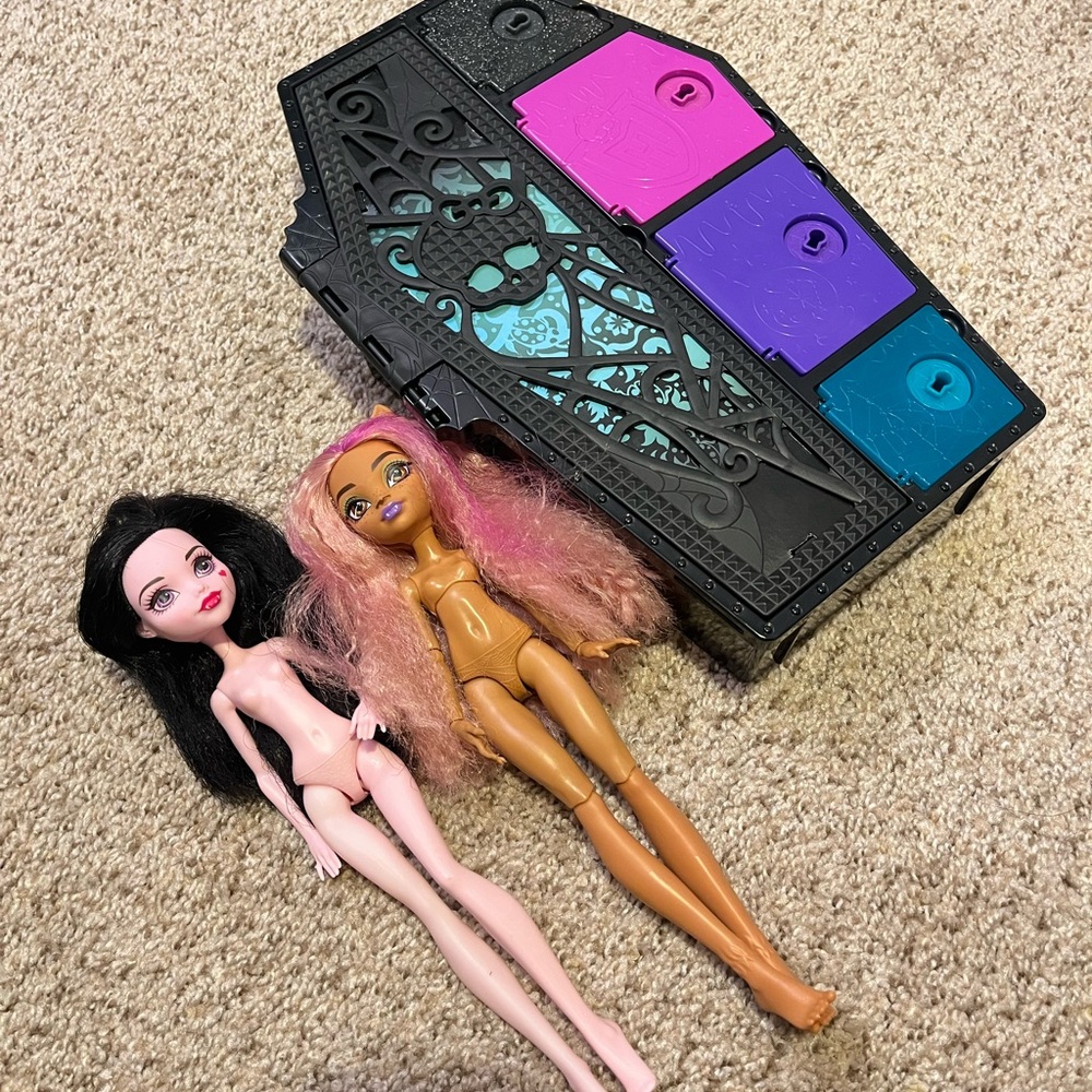 monster high draculaura & clawdeen wolf dolls & locker